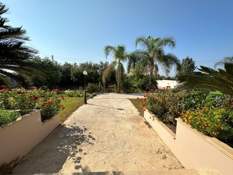 5 Bedroom House for Sale in Ypsonas, Limassol District