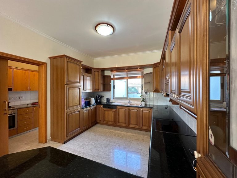 5 Bedroom House for Sale in Ypsonas, Limassol District