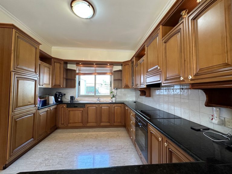 5 Bedroom House for Sale in Ypsonas, Limassol District