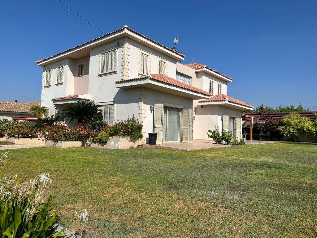 5 Bedroom House for Sale in Ypsonas, Limassol District