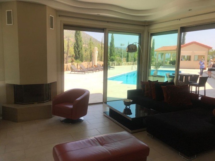 5 Bedroom House for Sale in Apsiou, Limassol District