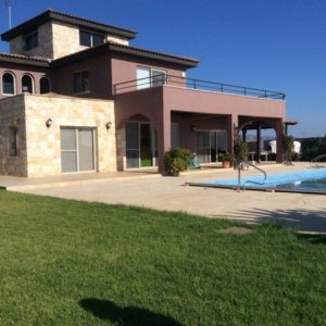 5 Bedroom House for Sale in Parekklisia, Limassol District