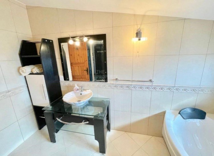 6+ Bedroom House for Sale in Moniatis, Limassol District