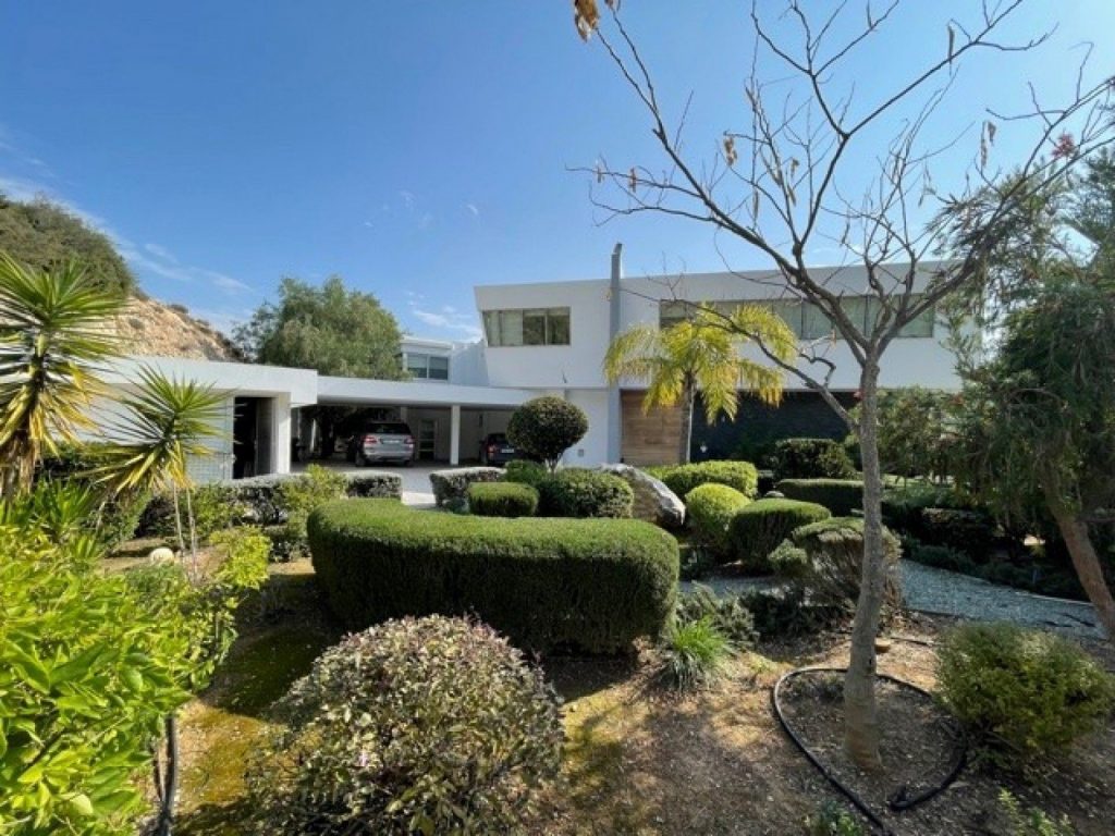 5 Bedroom House for Sale in Parekklisia, Limassol District