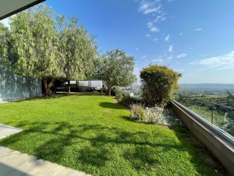 5 Bedroom House for Sale in Parekklisia, Limassol District