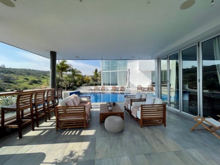 5 Bedroom House for Sale in Parekklisia, Limassol District