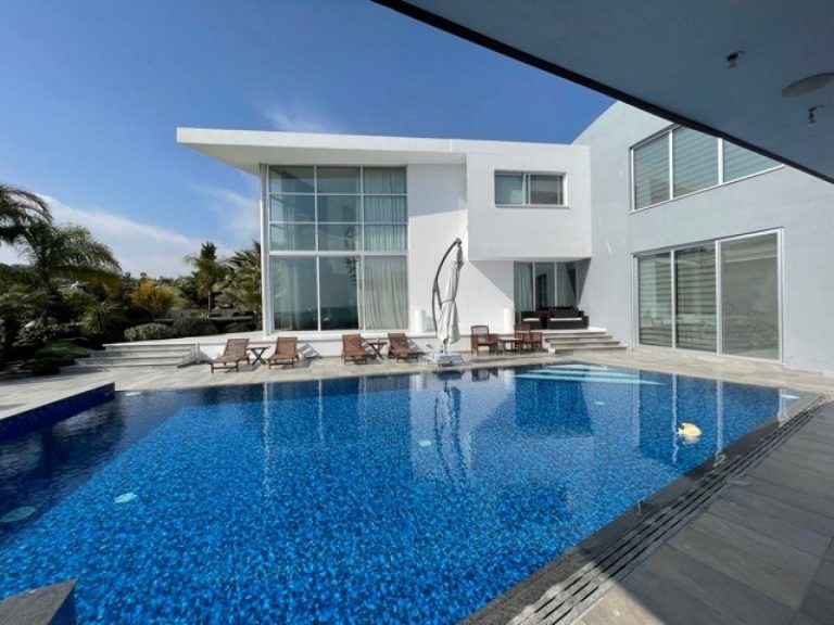 5 Bedroom House for Sale in Parekklisia, Limassol District