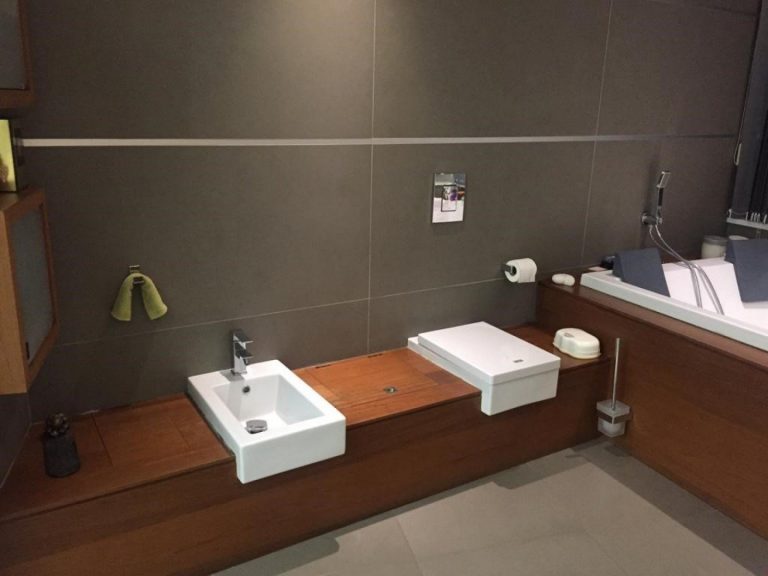 5 Bedroom House for Sale in Parekklisia, Limassol District