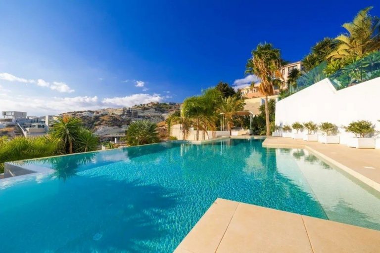 6+ Bedroom House for Sale in Agios Tychonas, Limassol District