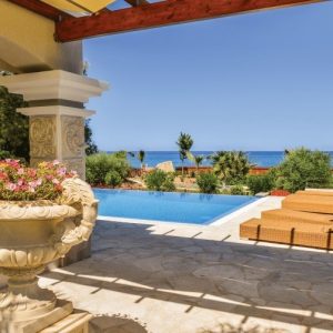 6+ Bedroom House for Sale in Argaka, Paphos District