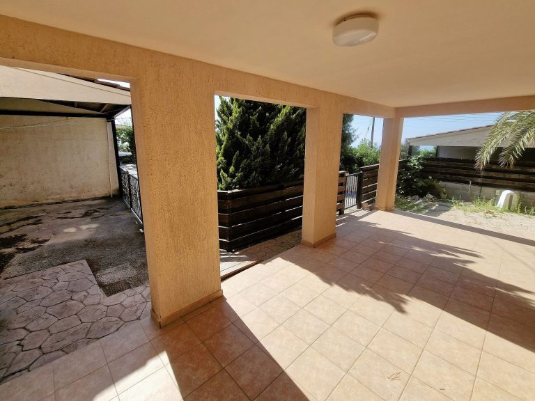 4 Bedroom House for Sale in Kynousa, Paphos District