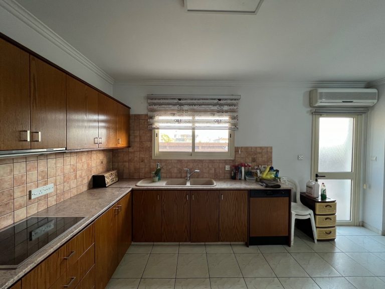 4 Bedroom House for Rent in Ypsonas, Limassol District