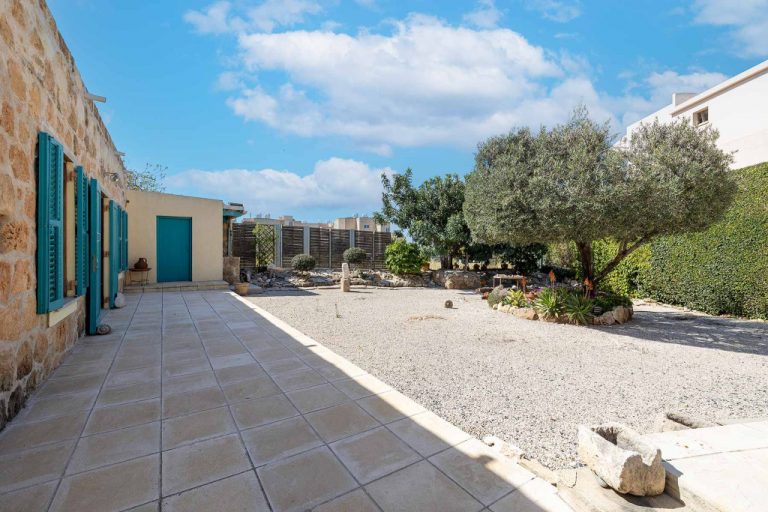 4 Bedroom House for Sale in Chlorakas, Paphos District