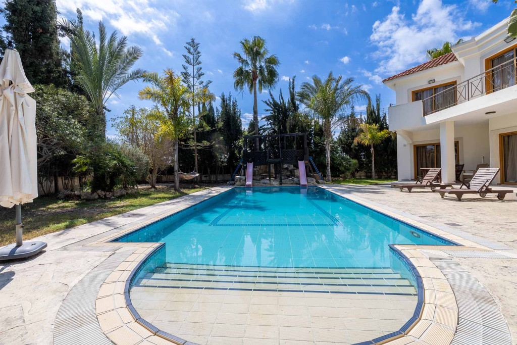 5 Bedroom Villa for Sale in Larnaca District