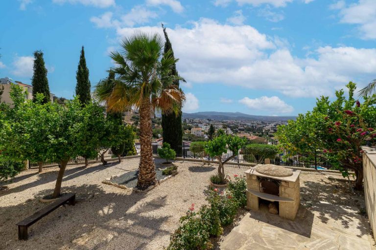 6+ Bedroom House for Sale in Pegeia, Paphos District