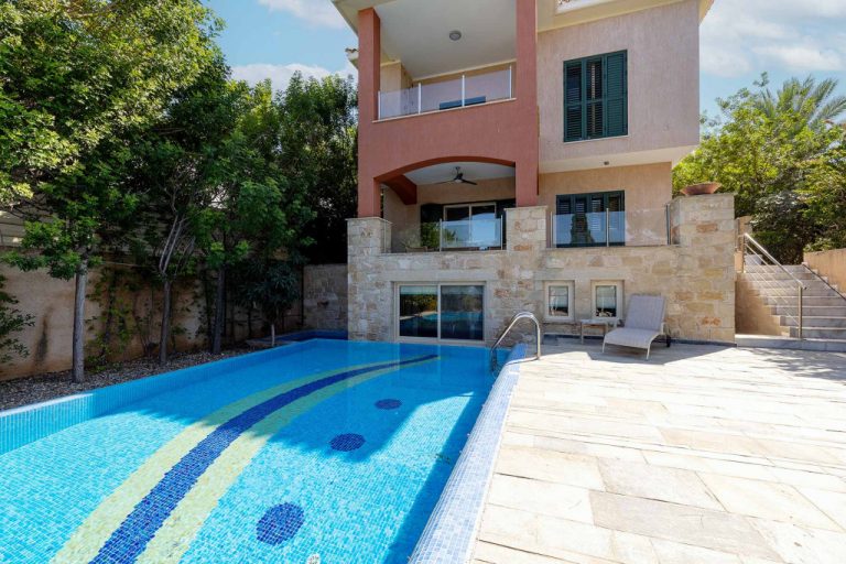 5 Bedroom Villa for Sale in Neo Chorio Pafou, Paphos District