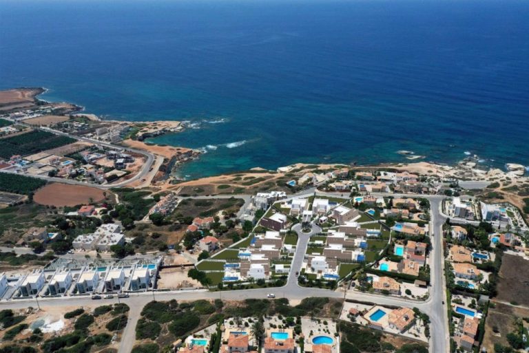361m² Building for Sale in Sea Caves, Paphos District