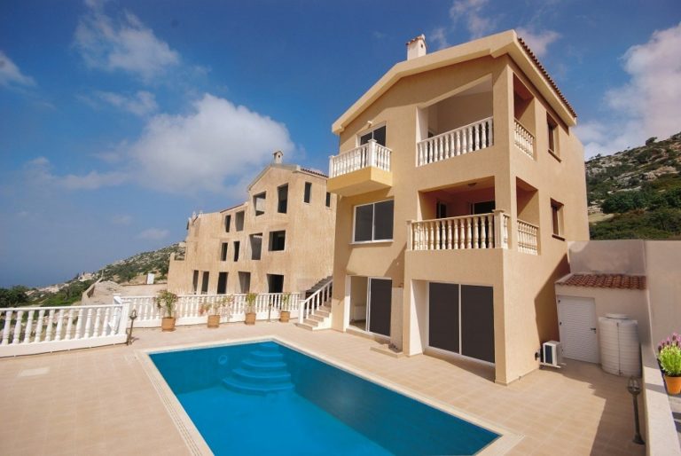 5 Bedroom House for Sale in Peyia, Paphos District