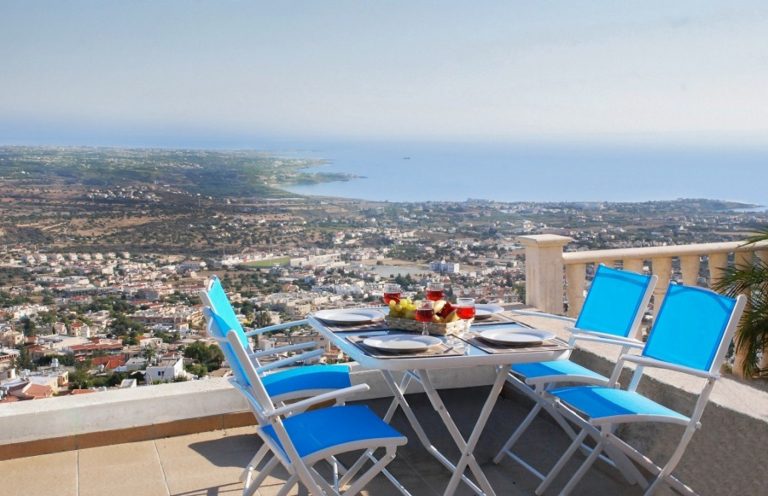 5 Bedroom House for Sale in Peyia, Paphos District