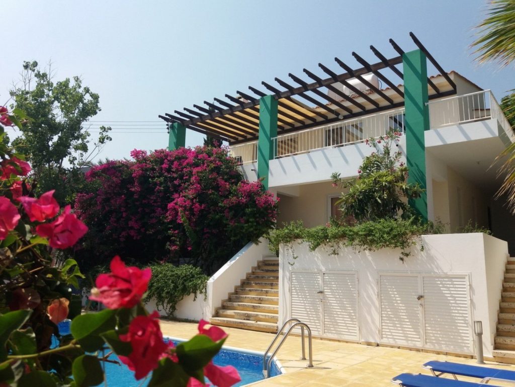 2 Bedroom House for Sale in Neo Chorio Pafou, Paphos District