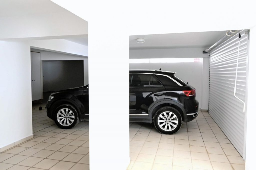 5 Bedroom House for Sale in Mesa Chorio, Paphos District