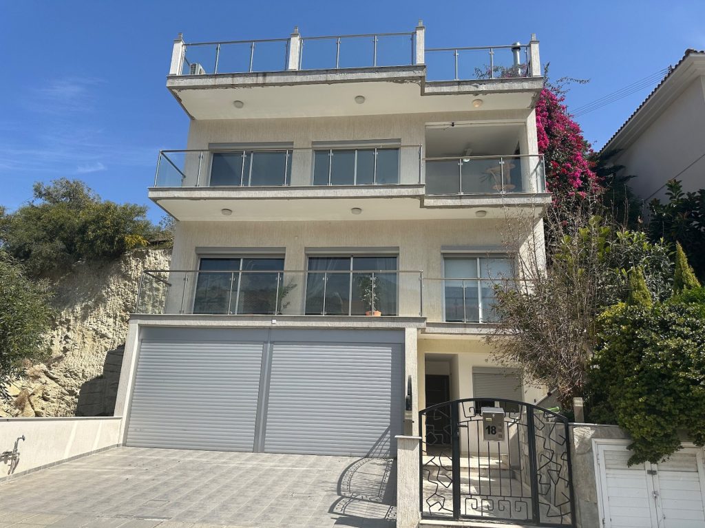 4 Bedroom House for Sale in Agios Tychonas, Limassol District