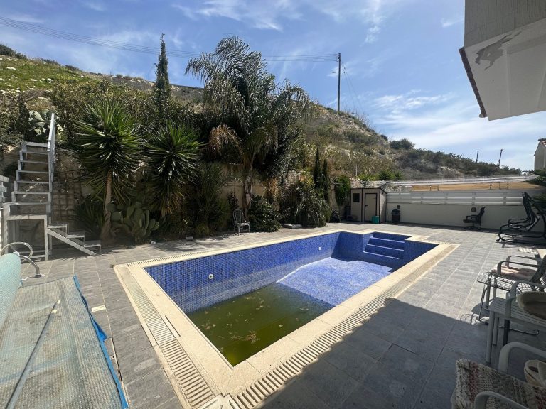 4 Bedroom House for Sale in Agios Tychonas, Limassol District