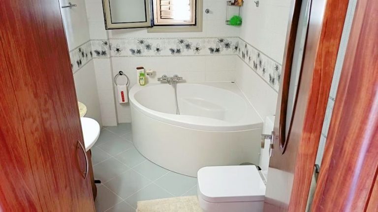 5 Bedroom House for Rent in Sea Caves, Paphos District