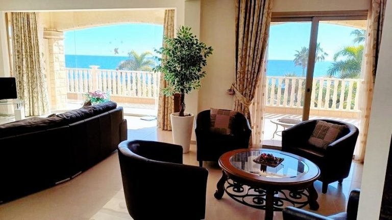 5 Bedroom House for Rent in Sea Caves, Paphos District