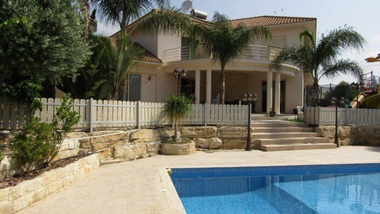 4 Bedroom House for Rent in Pyrgos Lemesou, Limassol District