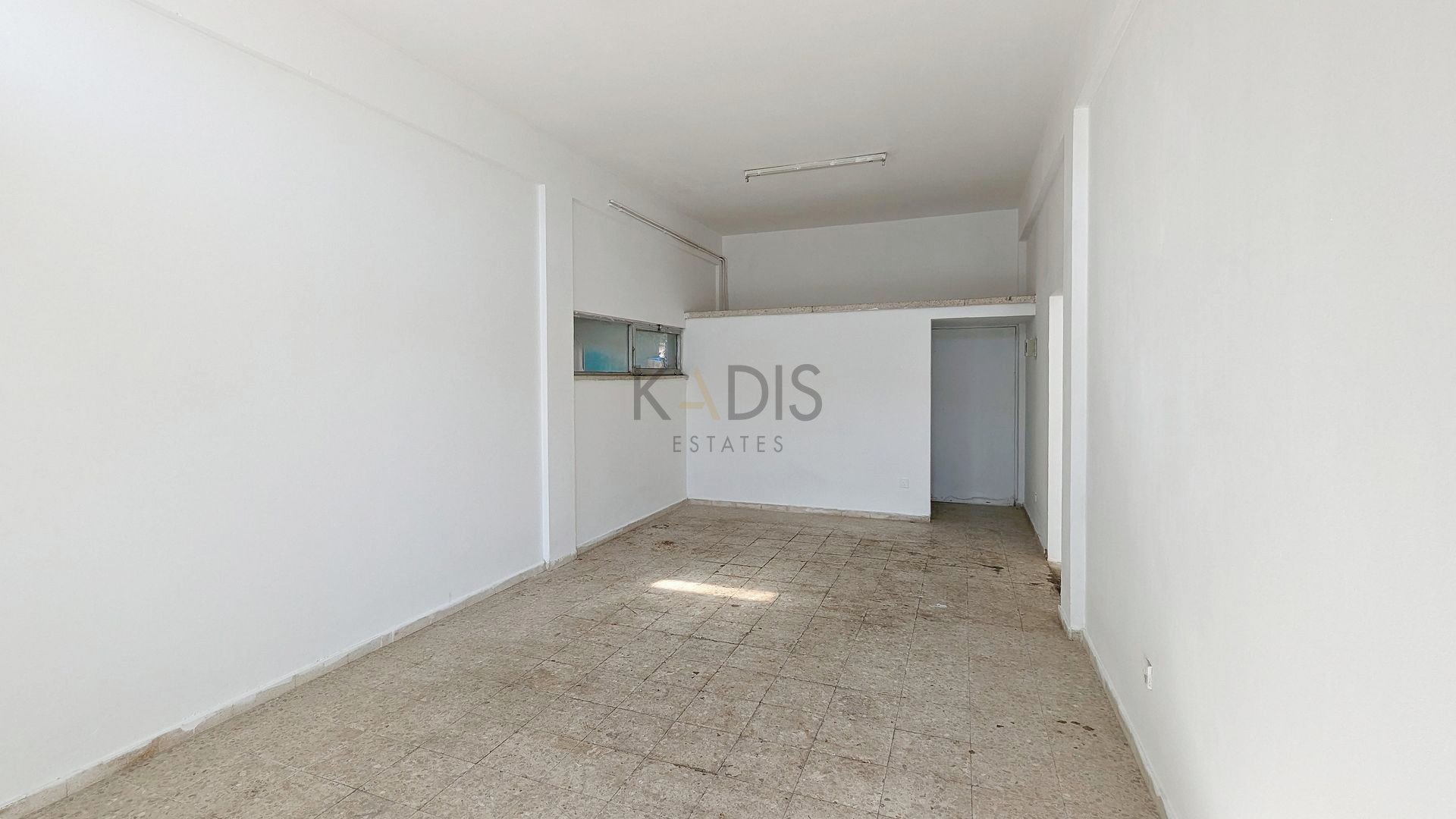 35m² Shop for Sale in Strovolos, Nicosia District