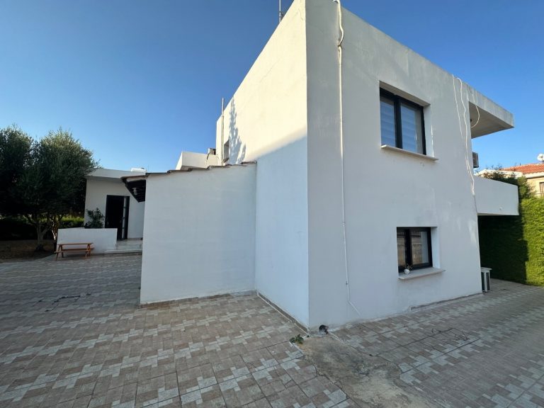4 Bedroom House for Sale in Trachoni Lemesou, Limassol District