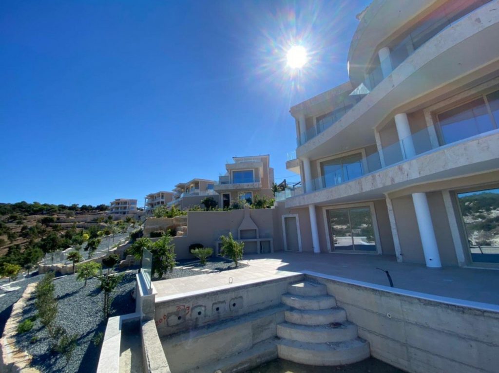 5 Bedroom House for Sale in Peyia, Paphos District