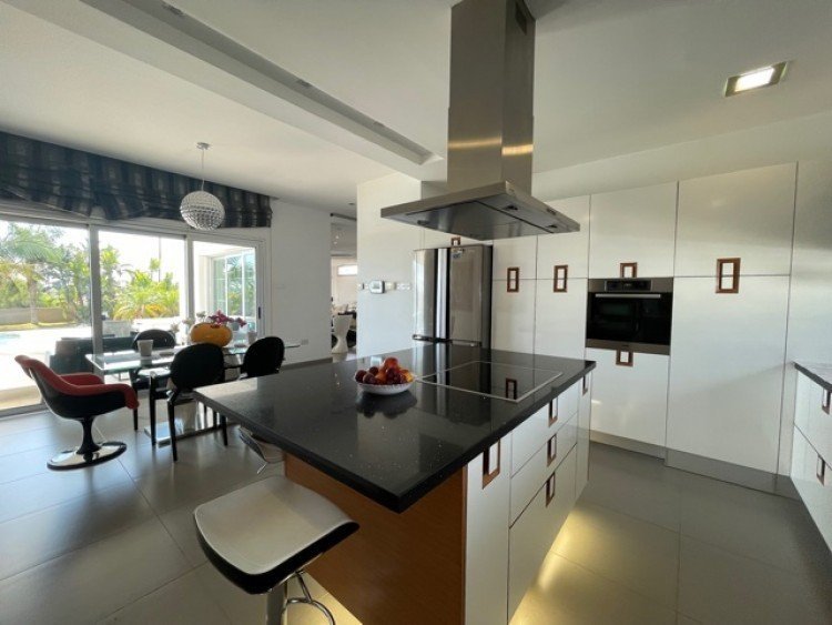 4 Bedroom House for Rent in Ypsonas, Limassol District