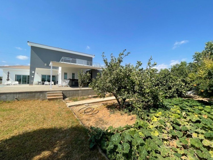 4 Bedroom House for Rent in Ypsonas, Limassol District