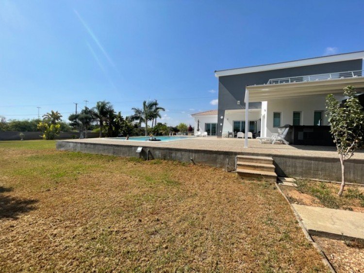 4 Bedroom House for Rent in Ypsonas, Limassol District