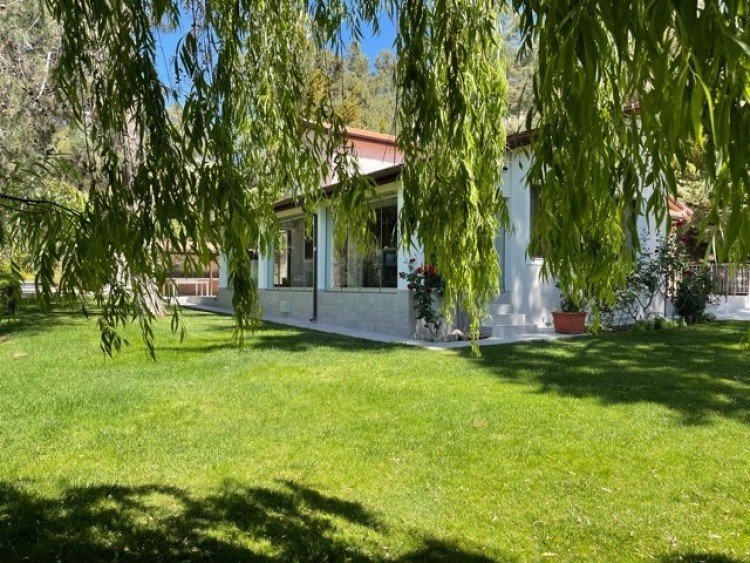 5 Bedroom House for Rent in Moniatis, Limassol District