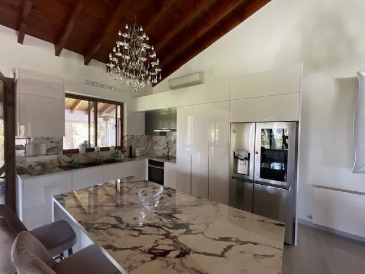 5 Bedroom House for Rent in Moniatis, Limassol District