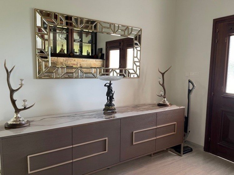 5 Bedroom House for Rent in Moniatis, Limassol District