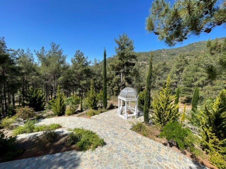 5 Bedroom House for Rent in Moniatis, Limassol District