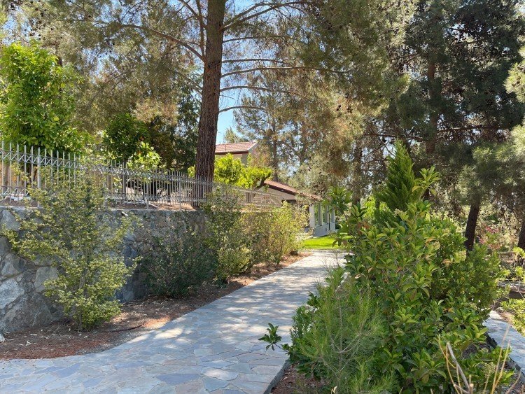 5 Bedroom House for Rent in Moniatis, Limassol District