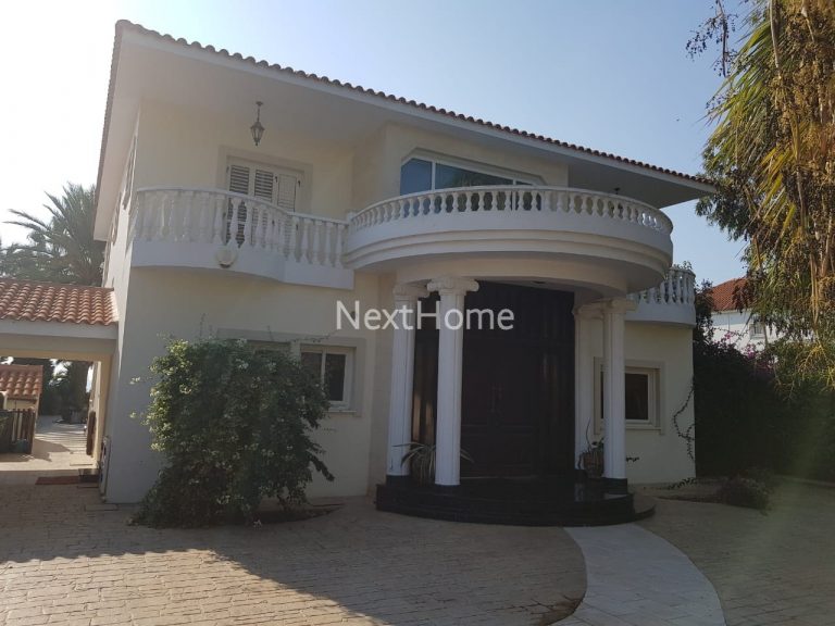 5 Bedroom House for Sale in Pervolia Larnacas