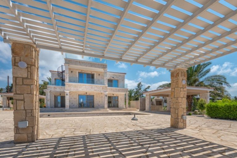 4 Bedroom House for Sale in Peyia, Paphos District