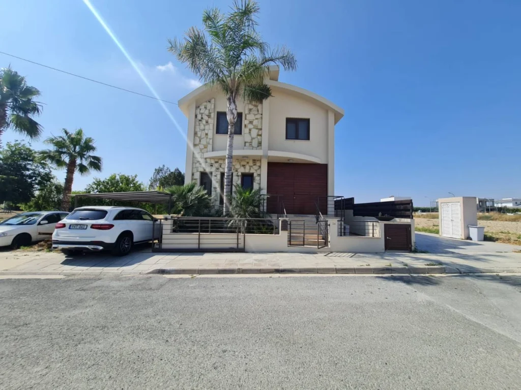 3 Bedroom House for Sale in Kamares, Larnaca District