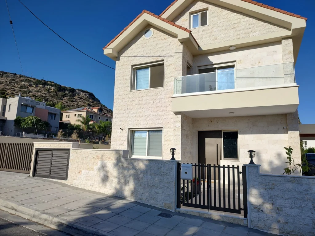 5 Bedroom House for Rent in Palodeia, Limassol District