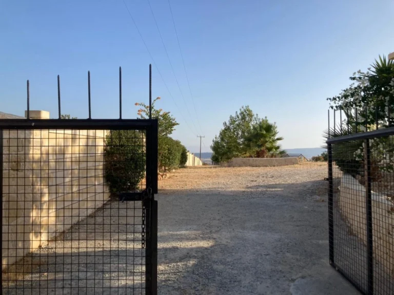 7,358m² Plot for Sale in Prastio Avdimou, Limassol District