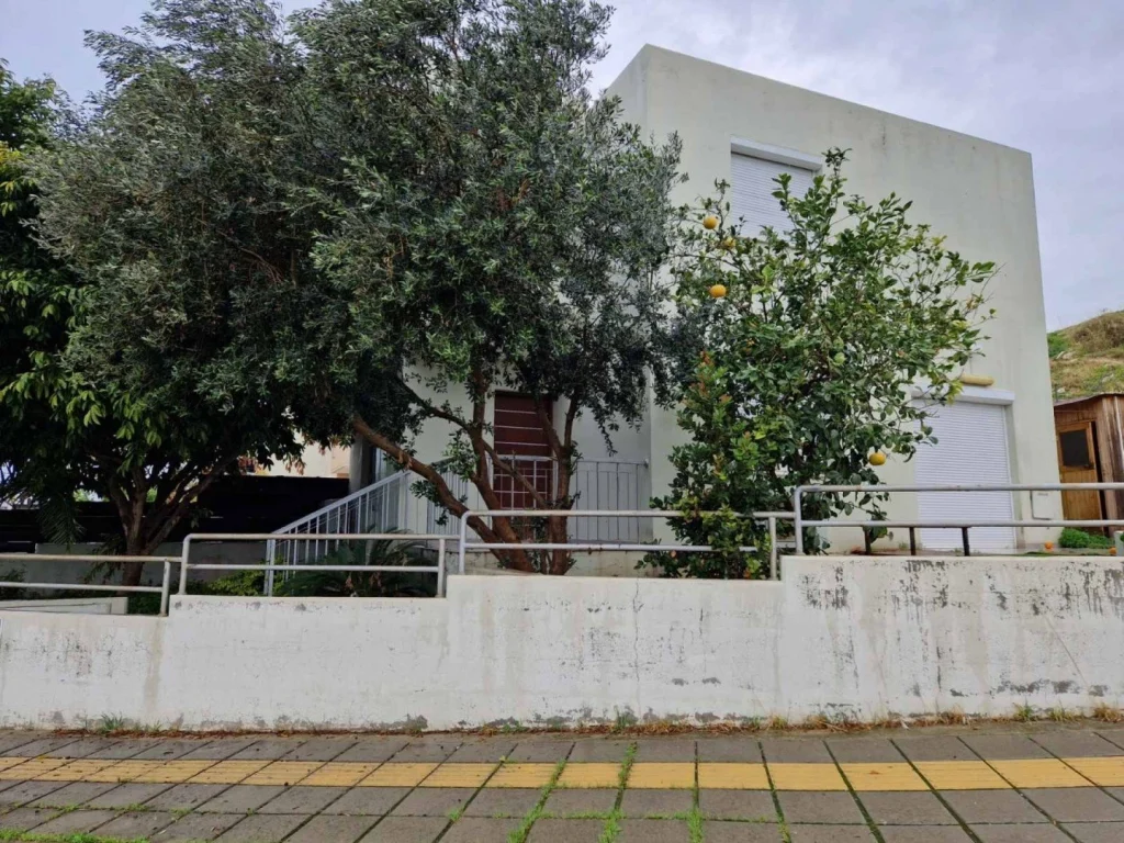 4 Bedroom House for Sale in Pano Polemidia, Limassol District