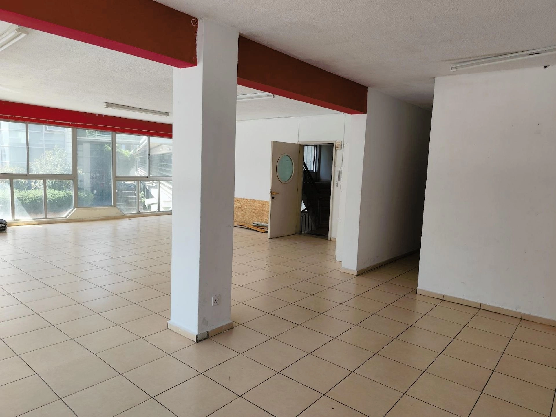 100m² Office for Rent in Limassol District