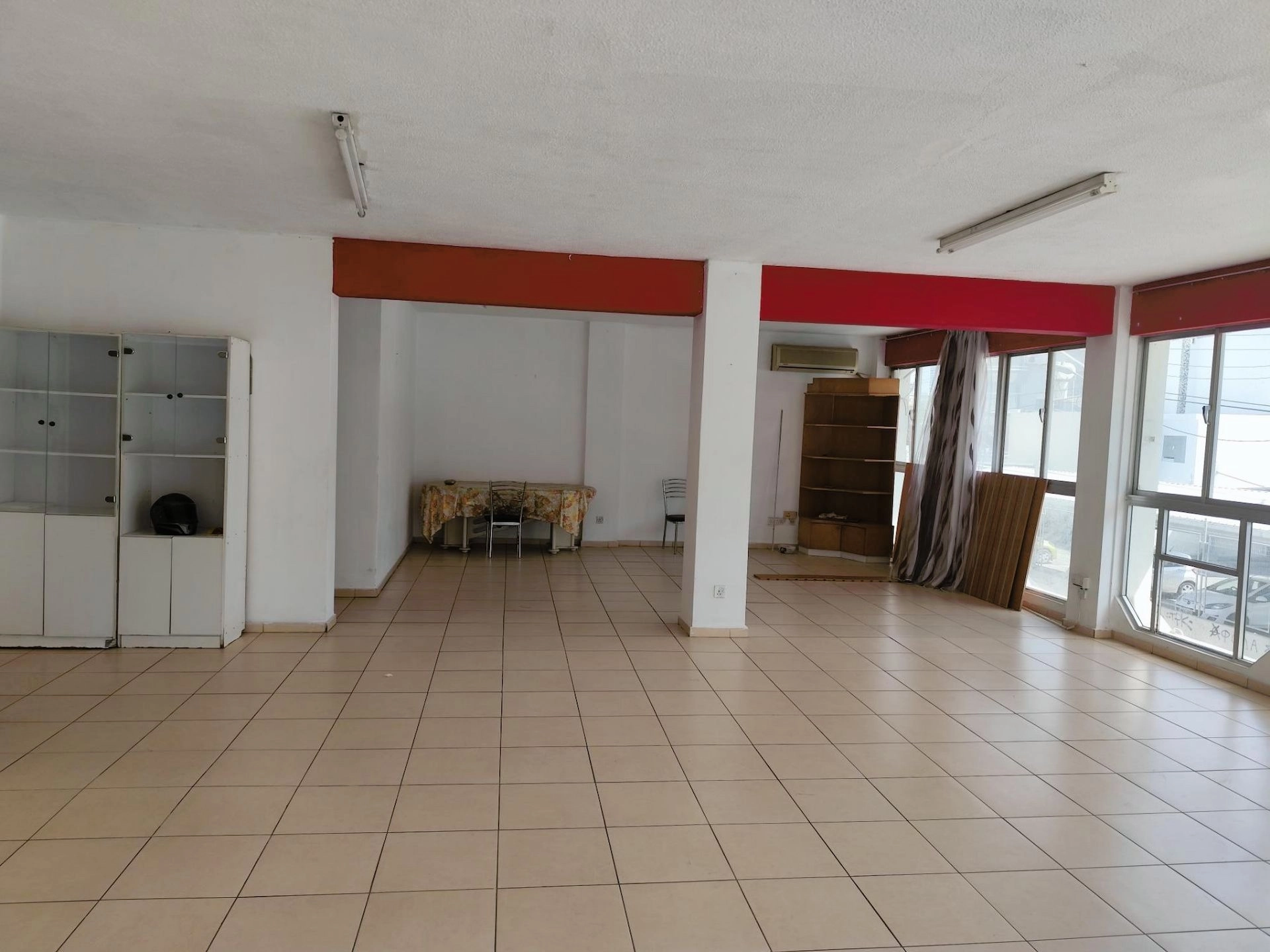 100m² Office for Rent in Limassol District