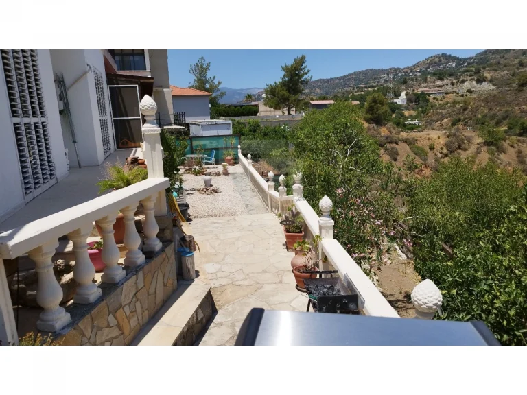 5 Bedroom House for Sale in Kalo Chorio Lemesou, Limassol District